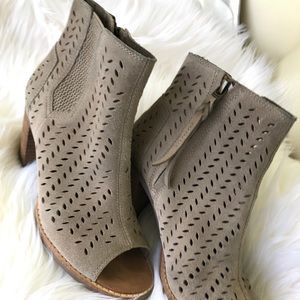 Toms Majorca Suede Boots